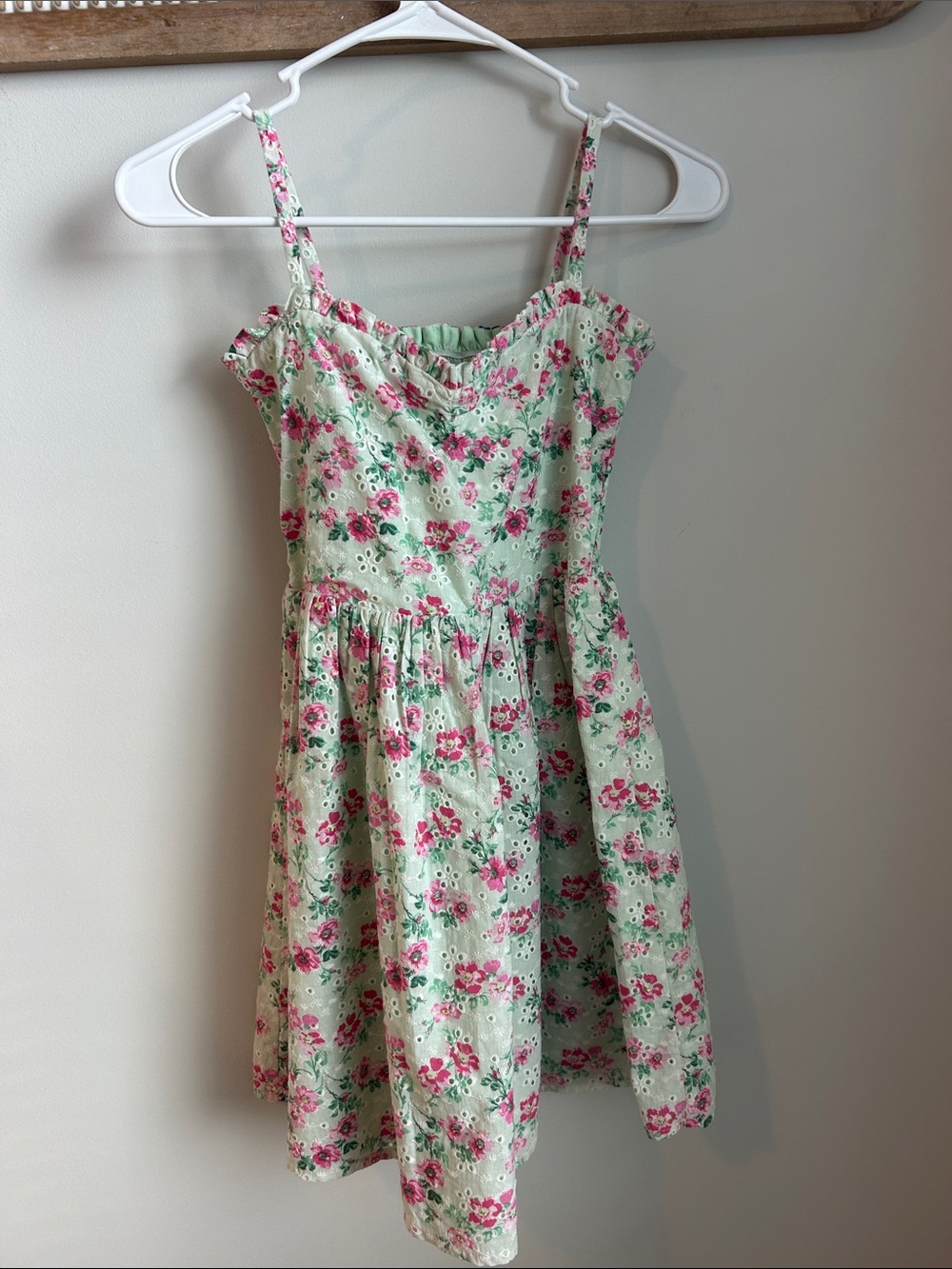 Janie and Jack. Size 10. Pink Floral Eyelet Dress on Mint.